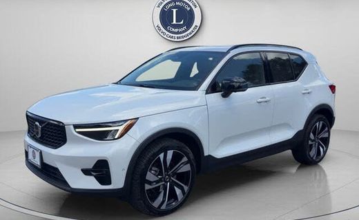 2024 Volvo XC40 Plus Dark
