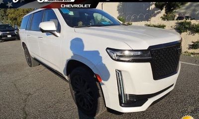 2023 Cadillac Escalade ESV Premium Luxury