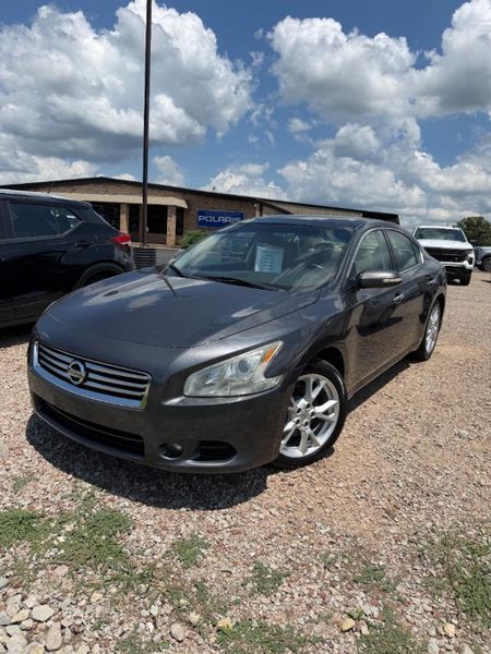 2013 Nissan Maxima — a typically priced live listing