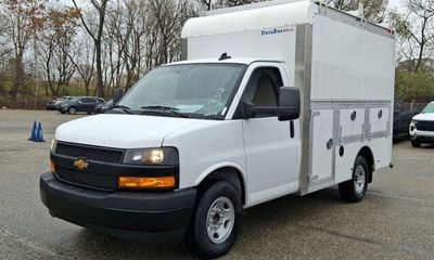 2025 Chevrolet Express 3500 Cutaway 139