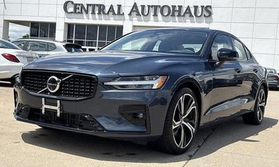 2024 Volvo S60 Plus Dark