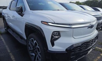 2025 Chevrolet Silverado 3SP RST