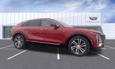 2025 Cadillac Lyriq Luxury 2