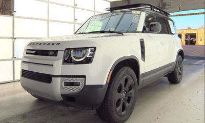 2022 Land Rover Defender 110 SE