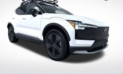 2026 Volvo EX30 CC Ultra