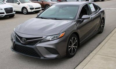 2020 Toyota Camry SE