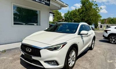 2017 Infiniti QX30 Premium 4D Sport