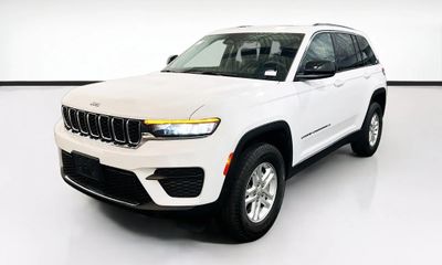 2023 Jeep Grand Cherokee Laredo Altitude
