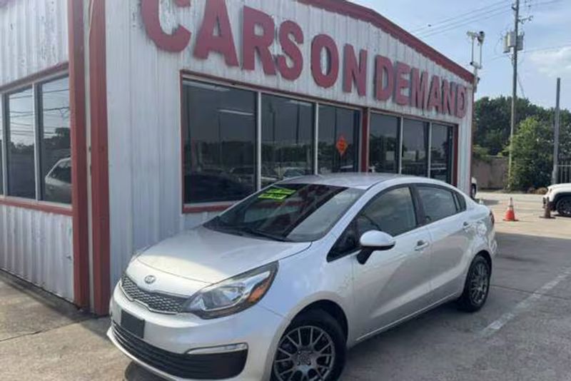 2017 Kia RIO — a typically priced live listing