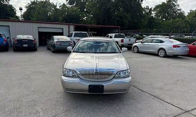 2009 Lincoln Town CAR Signature Limited