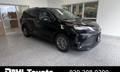 2025 Toyota Sienna XLE