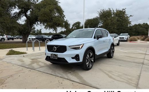 2026 Volvo XC40 Plus Dark