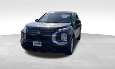 2024 Mitsubishi Outlander ES