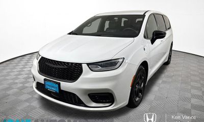 2024 Chrysler Pacifica Select