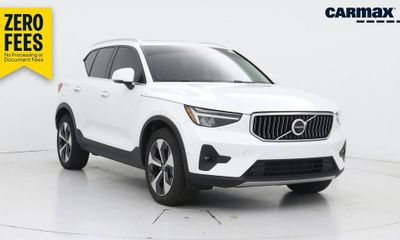 2023 Volvo XC40 Plus Bright