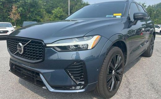 2025 Volvo XC60 Plus Dark