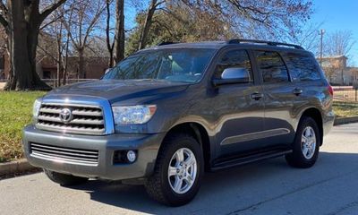 2016 Toyota Sequoia SR5 Grade