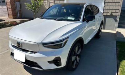 2023 Volvo C40 Ultimate Dark