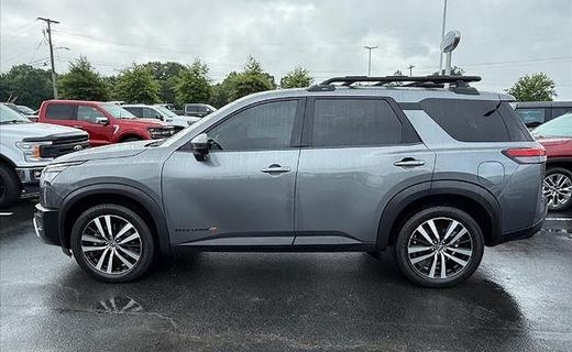 2023 Nissan Pathfinder SV