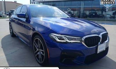 2023 BMW M5