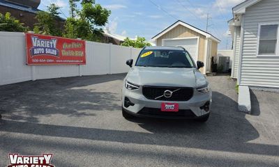 2024 Volvo XC40 Plus Dark