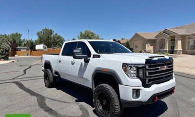 2023 GMC Sierra HD AT4