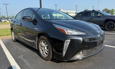 2019 Toyota Prius LE XLE