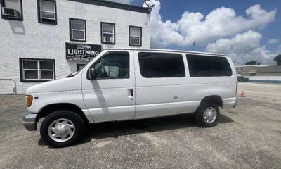 2001 Ford E-350 XLT