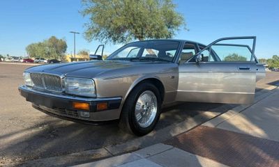 1994 Jaguar Vanden Plas XJ6