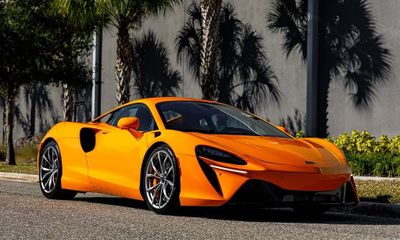 2025 McLaren Artura