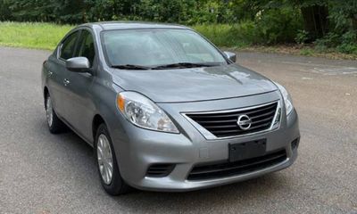2012 Nissan Versa S