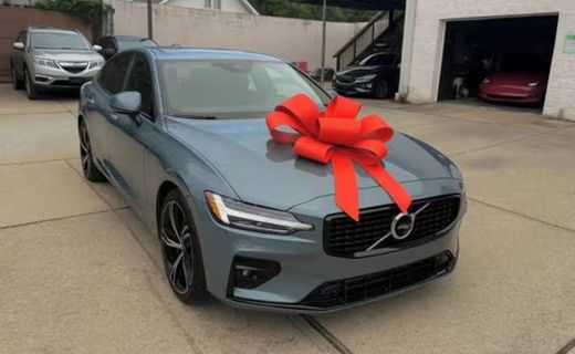 2024 Volvo S60 Plus Dark