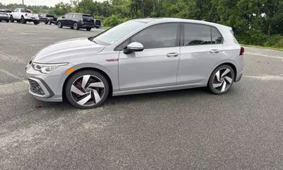 2022 Volkswagen Golf GTI SE