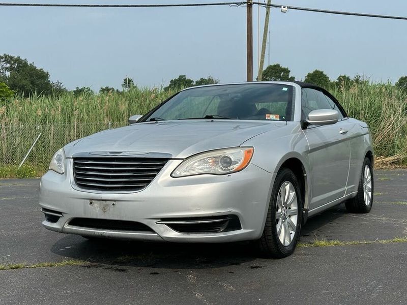 2011 Chrysler 200 — a typically priced live listing