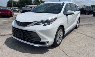 2023 Toyota Sienna Platinum