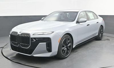 2026 BMW 740i
