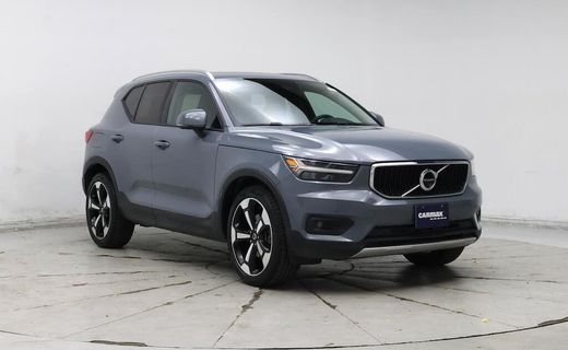 2022 Volvo XC40 Momentum