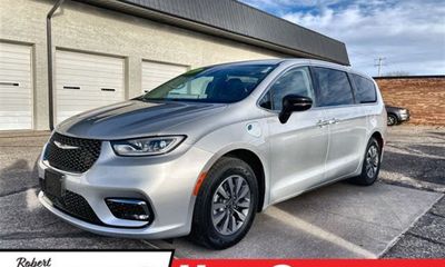 2024 Chrysler Pacifica Select