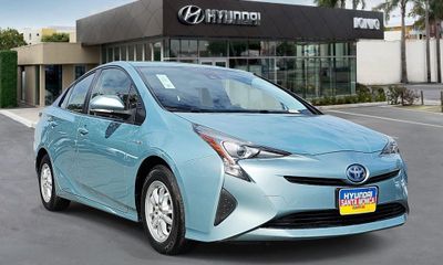 2017 Toyota Prius ONE TWO