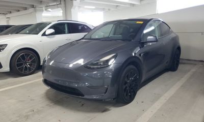 2023 Tesla Model Y Long Range Dual