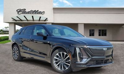 2024 Cadillac Lyriq Sport 2