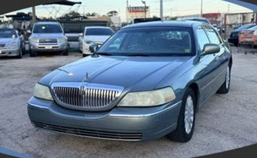 2005 Lincoln Town CAR Signature Limited