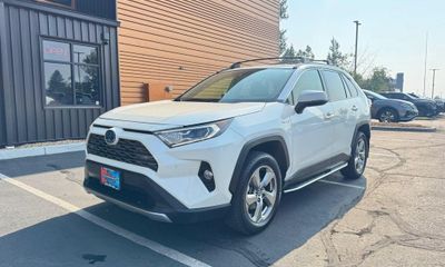 2019 Toyota RAV4 LTD HV Canada