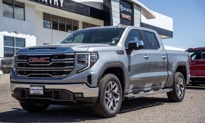 2026 GMC Sierra SLT