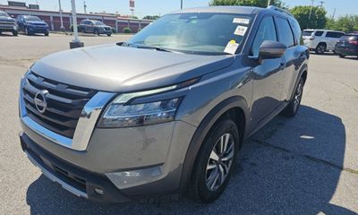 2024 Nissan Pathfinder SL