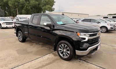 2023 Chevrolet Silverado LT