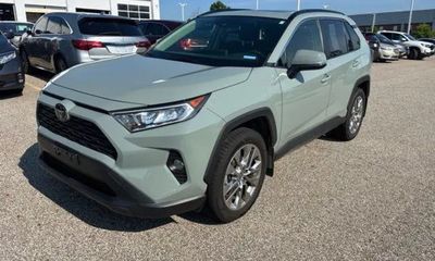 2020 Toyota RAV4 XLE Premium