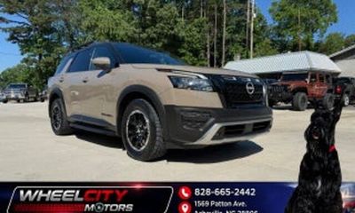 2024 Nissan Pathfinder SV