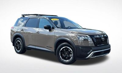 2024 Nissan Pathfinder SV
