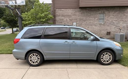 2010 Toyota Sienna XLE